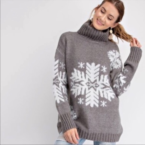 ❤️ Gray Sweater w snowflakes - 1 SM left ❤️ - Picture 2 of 5